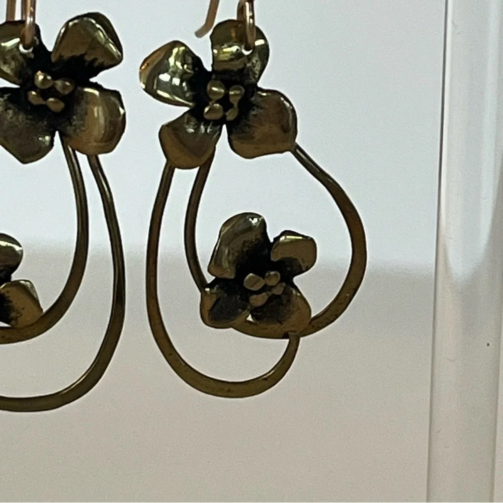Vintage Gold Tone Floral Dangling Earrings